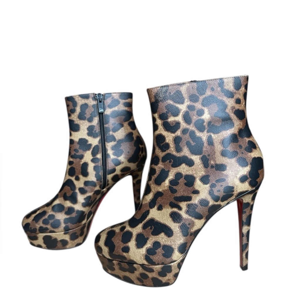 Christian Louboutin Bianca Leopard
Cheetah animal print booties RETAIL
1,295 - Picture 5 of 8